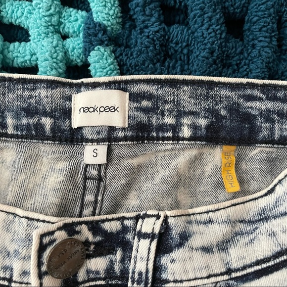 Acid-Wash Distressed Highrise Shorts - Picture 3 of 3